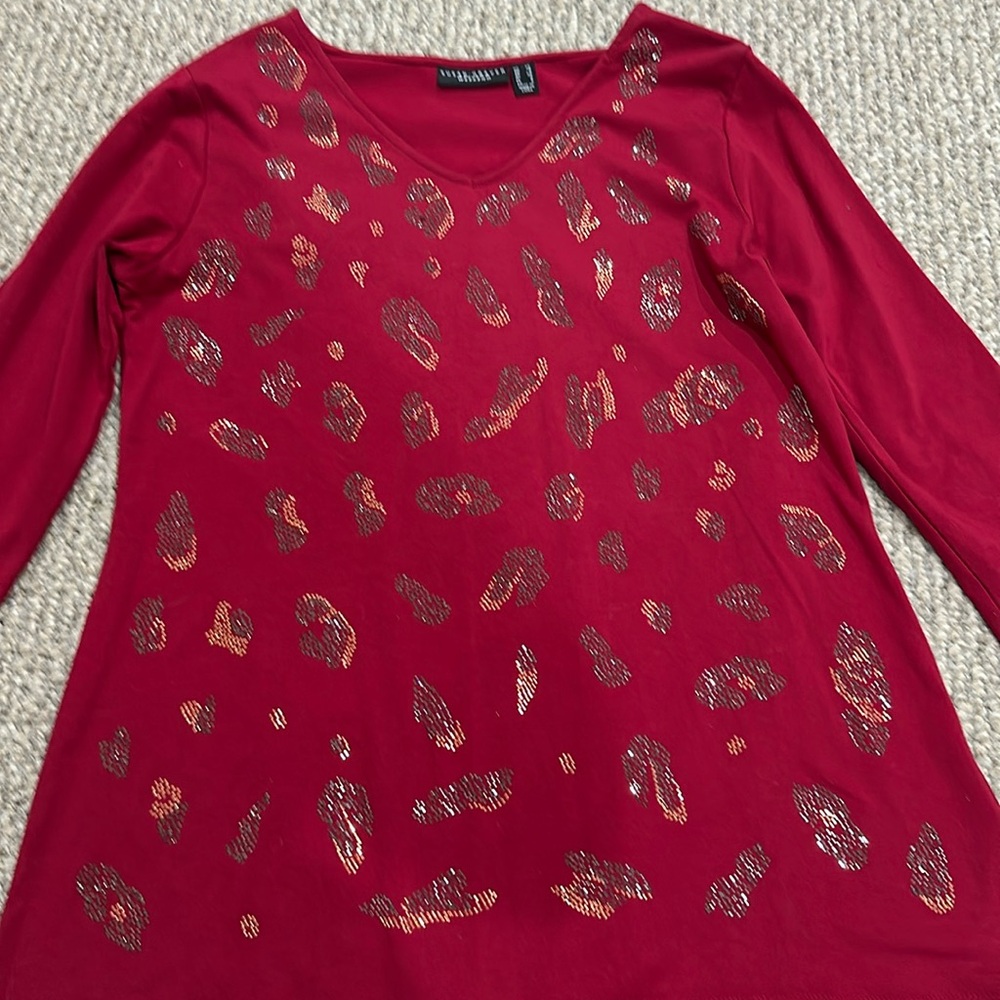 Susan, Graver embellished tunic